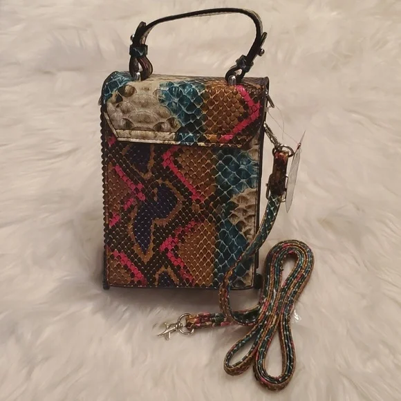 Kelly and Katie Snakeskin Blue Multicolor Faux Leather Cross Body Bag Wallet NWT - Picture 3 of 7